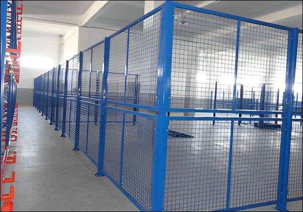 Blue Painted Wire Mesh Partitions for Space Separation